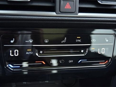 New 2025 Volkswagen Taos SE image 14