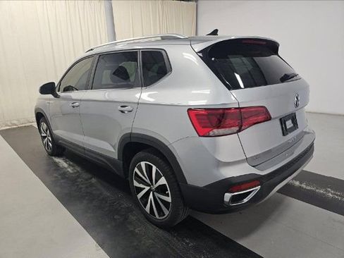 Used 2022 Volkswagen Taos SE image 4