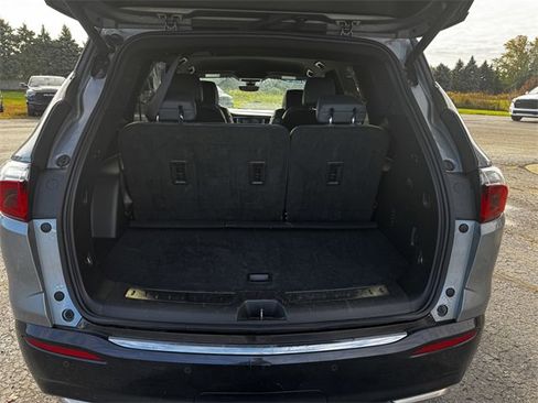 Used 2024 Buick Enclave Premium image 18