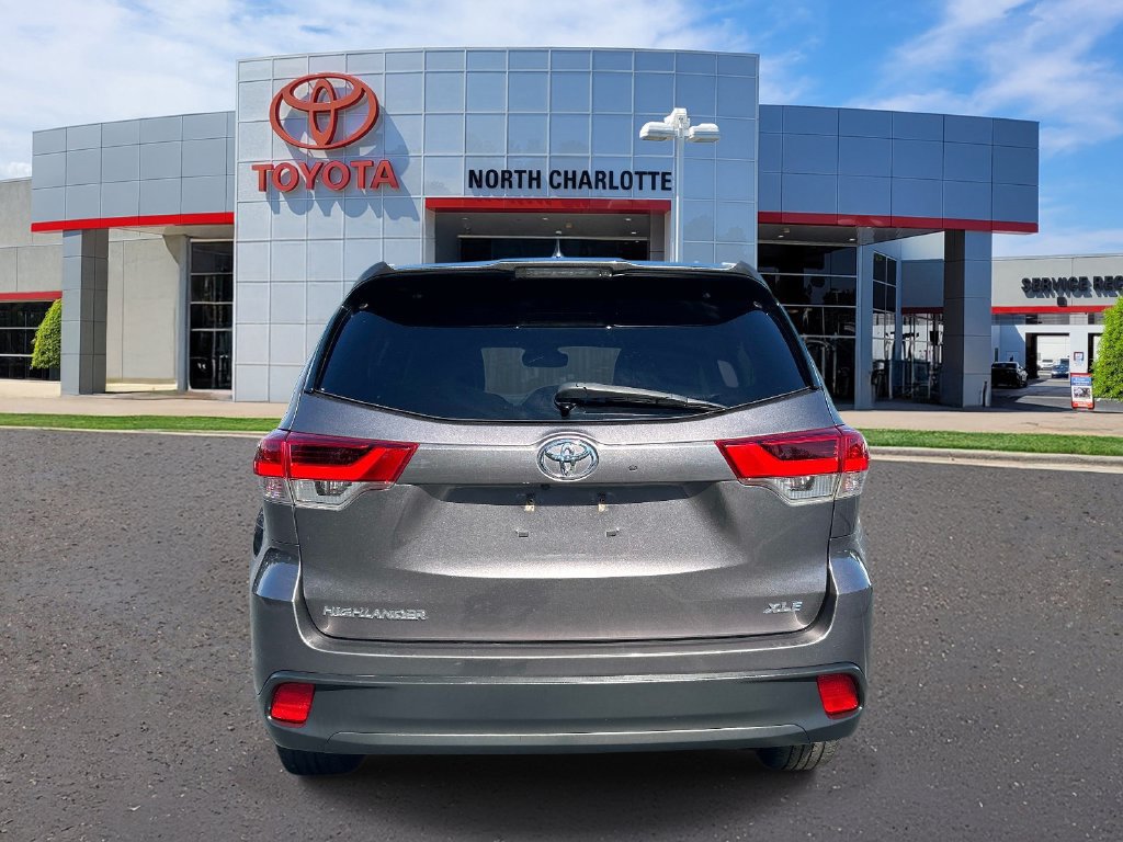 Used 2019 Toyota Highlander XLE FWD image 5