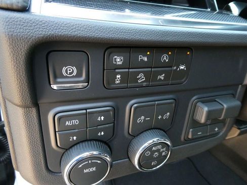 New 2026 Chevrolet Suburban RST w/ Comfort Package AWD/4WD image 19