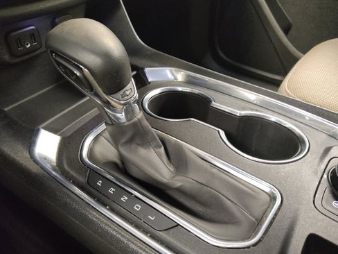 Used 2022 Chevrolet Traverse LS FWD image 26