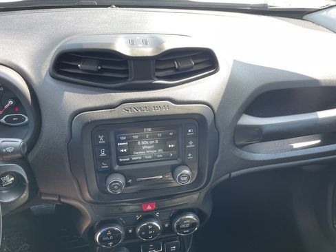 Used 2017 Jeep Renegade Altitude AWD/4WD image 18