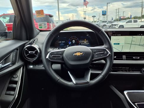 Used 2025 Chevrolet Equinox LT FWD image 18