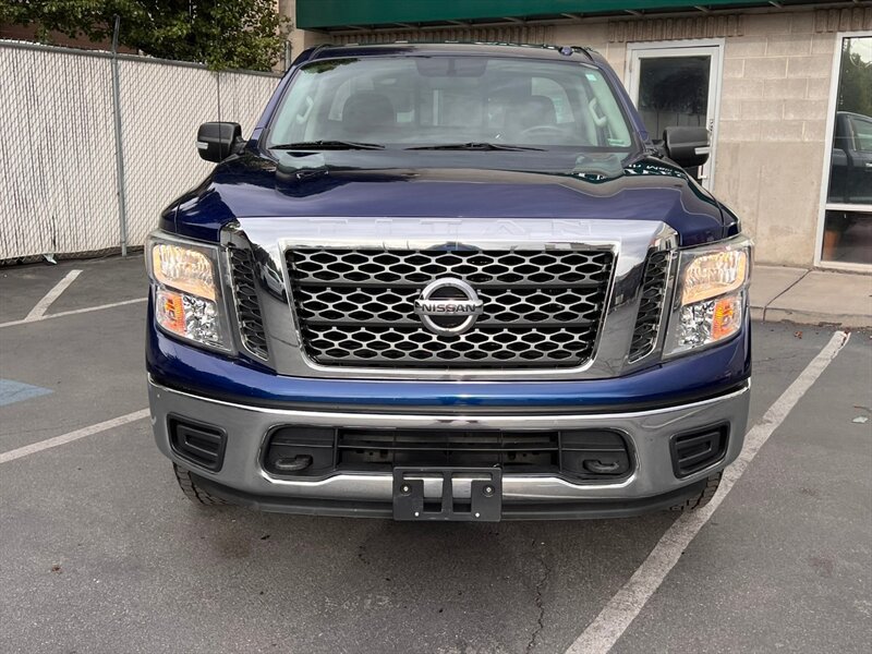 Used 2018 Nissan Titan SV AWD/4WD image 2