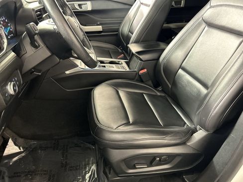 Used 2022 Ford Explorer XLT w/ Equipment Group 202A image 21