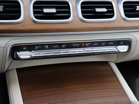 Used 2022 Mercedes-Benz GLS 450 4MATIC image 26