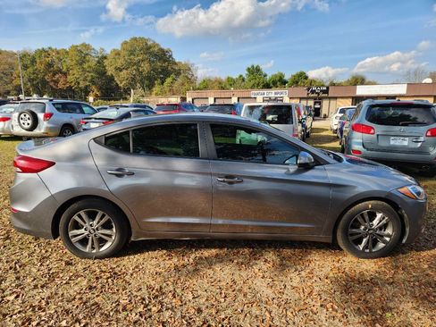 Used 2017 Hyundai Elantra SE w/ SE A/T Tech Package 03 image 5