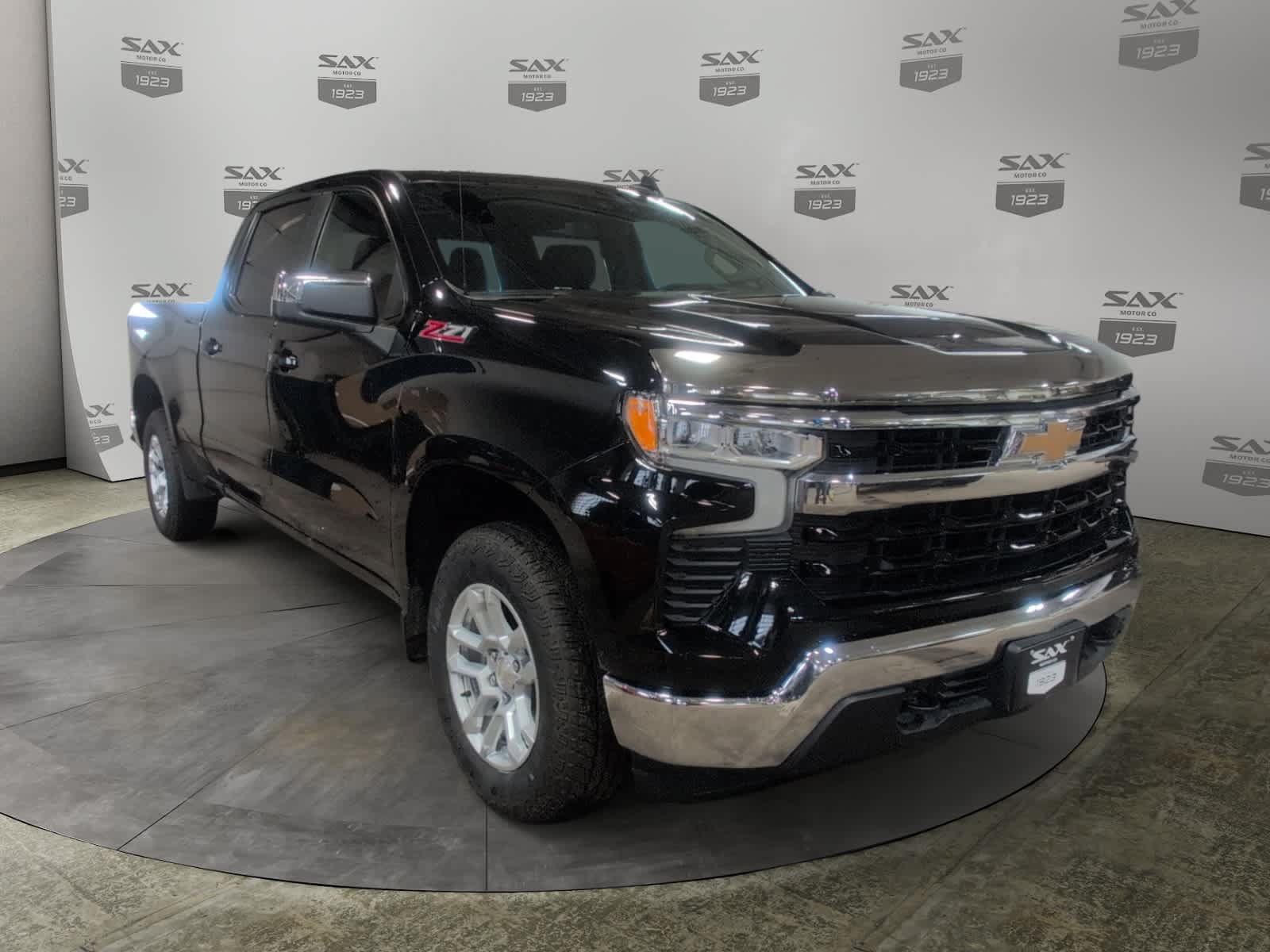 Used 2024 Chevrolet Silverado 1500 LT AWD/4WD image 1