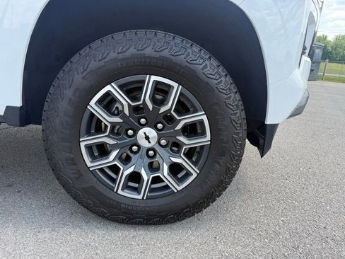Used 2025 Chevrolet Colorado Z71 w/ Technology Package AWD/4WD image 30