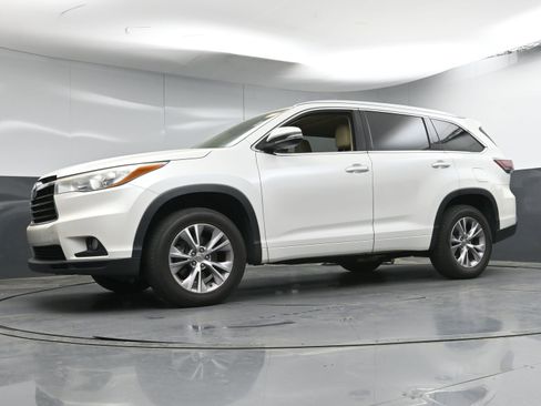 Used 2015 Toyota Highlander XLE image 23