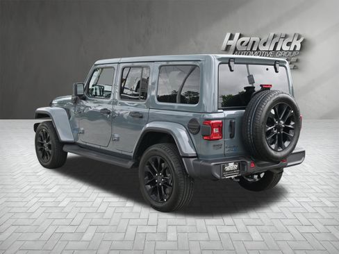 Used 2025 Jeep Wrangler Unlimited Sahara AWD/4WD image 8