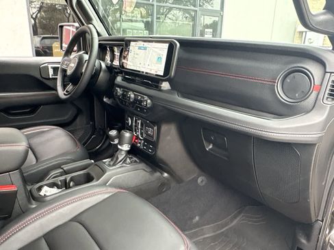 Used 2025 Jeep Gladiator Rubicon w/ Convenience Group image 26