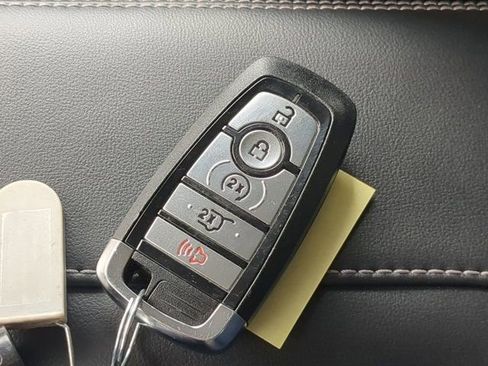 Used 2025 Ford Expedition Platinum w/ Driver's Package image 30