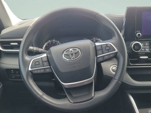 Used 2024 Toyota Highlander LE image 15