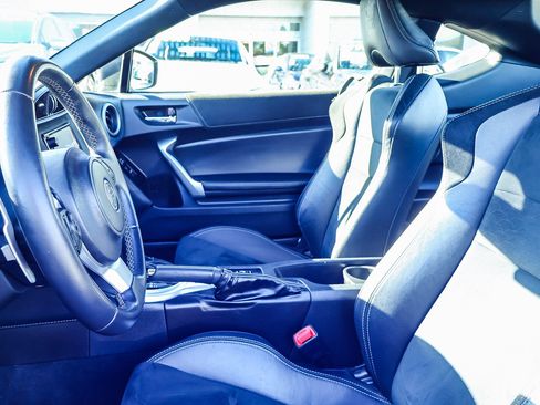 Used 2019 Toyota 86 RWD image 12
