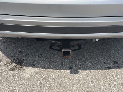 Used 2018 Toyota RAV4 XLE AWD/4WD image 12