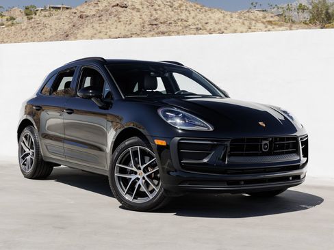 Certified 2026 Porsche Macan AWD/4WD image 9