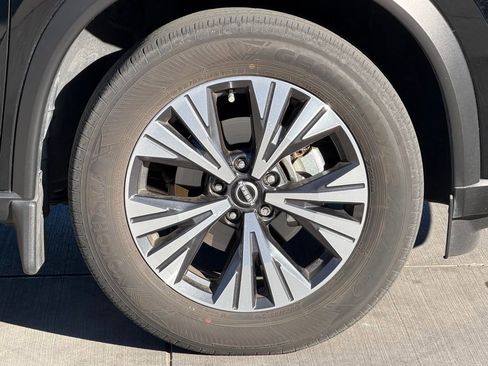 Used 2023 Nissan Rogue SV image 8