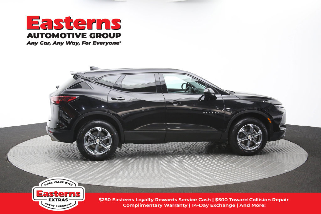Used 2025 Chevrolet Blazer LT FWD image 47