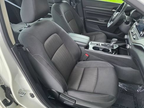 Used 2024 Nissan Altima 2.5 SV AWD/4WD image 11