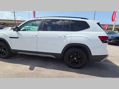 Used 2024 Volkswagen Atlas Peak Edition SE AWD/4WD image 49