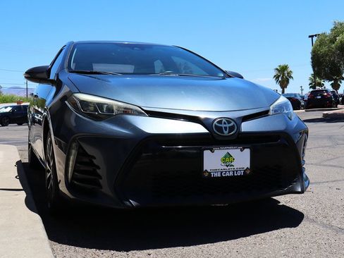 Used 2017 Toyota Corolla SE w/ SE Premium Package FWD image 18