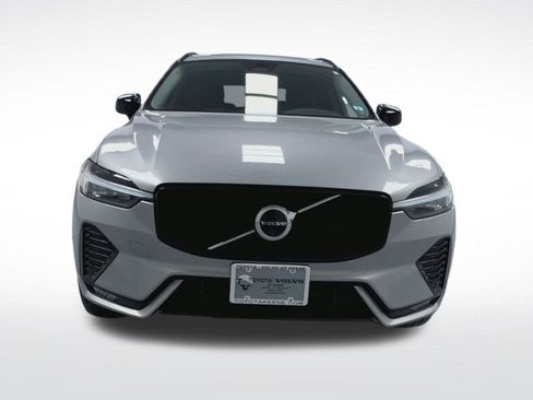 Used 2025 Volvo XC60 B5 Plus image 19