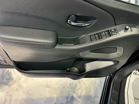 Used 2024 Nissan Frontier SV image 35