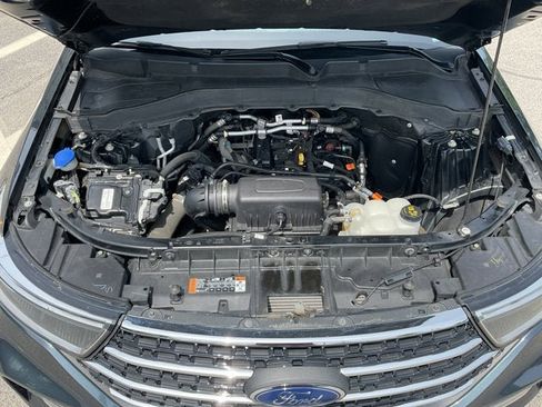 Certified 2022 Ford Explorer XLT w/ Equipment Group 202A AWD/4WD image 49