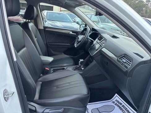 Used 2024 Volkswagen Tiguan SE image 35