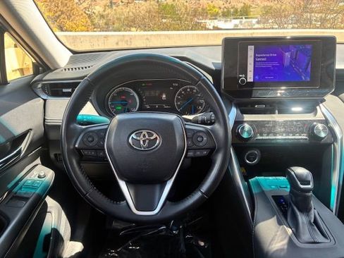Used 2024 Toyota Venza LE AWD/4WD image 13