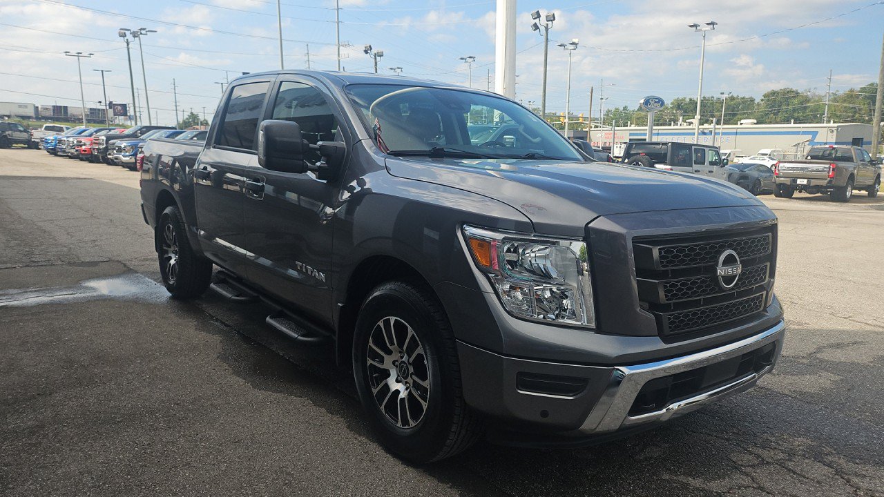 Used 2024 Nissan Titan SV w/ SV Convenience Package RWD image 6