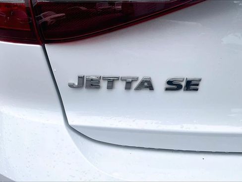 Used 2017 Volkswagen Jetta SE FWD image 10