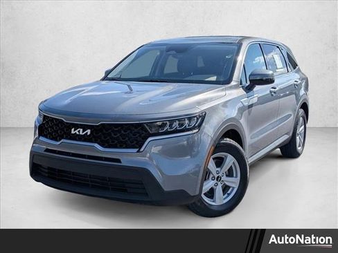 Used 2023 Kia Sorento LX image 1