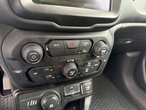 Certified 2023 Jeep Renegade Latitude image 16