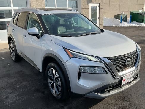 Used 2023 Nissan Rogue SV w/ SV Premium B Package image 3