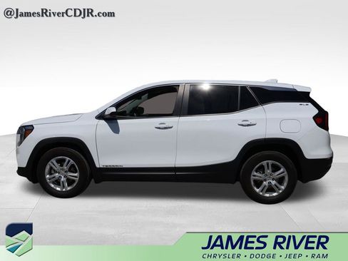 Used 2024 GMC Terrain SLE FWD image 2