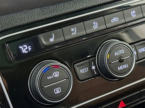 Used 2022 Volkswagen Atlas SEL Premium image 19