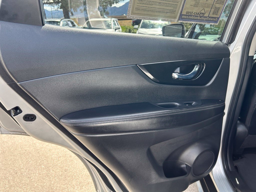 Used 2018 Nissan Rogue SL AWD/4WD image 18
