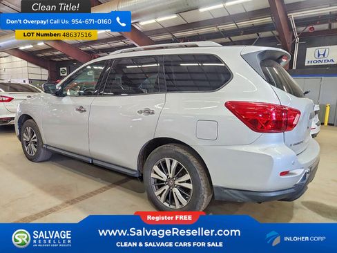 Used 2018 Nissan Pathfinder SV image 3