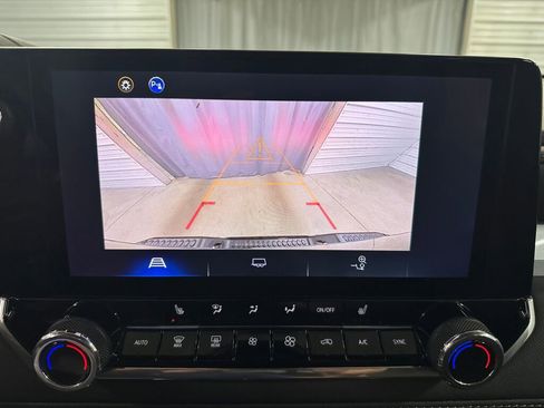 Certified 2024 Chevrolet Colorado LT w/ LT Convenience Package III image 12