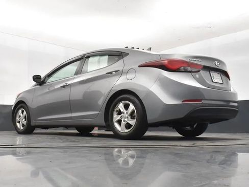 Used 2015 Hyundai Elantra SE image 12