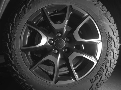 Used 2025 Jeep Compass Trailhawk AWD/4WD image 14