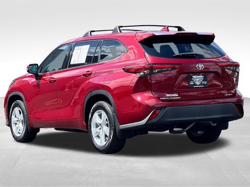Used 2020 Toyota Highlander LE AWD/4WD image 5