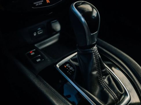 Used 2020 Nissan Rogue SV w/ Premium Package image 20