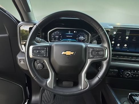 Used 2022 Chevrolet Silverado 1500 LTZ AWD/4WD image 12