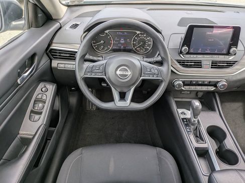 Certified 2025 Nissan Altima 2.5 SV FWD image 16