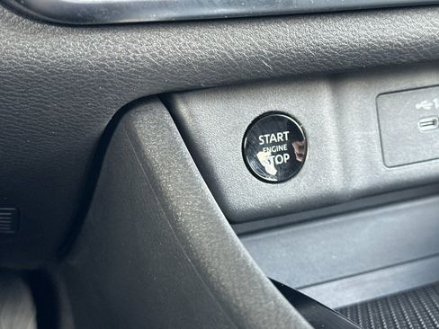 Used 2025 Nissan Rogue SV AWD/4WD image 21