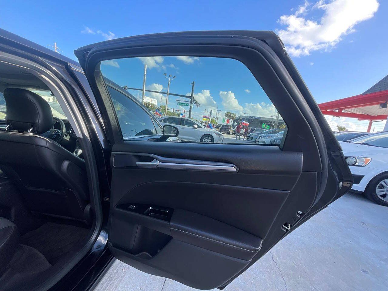 Used 2014 Ford Fusion Titanium FWD image 11